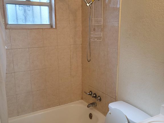5th image of 360 NE 82nd St APT D