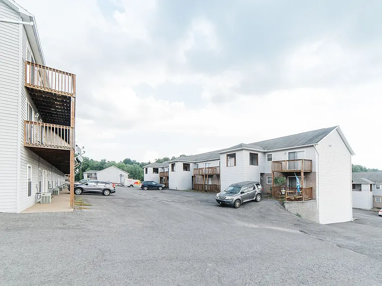 Pinnacle Heights Apartments — Photo 43