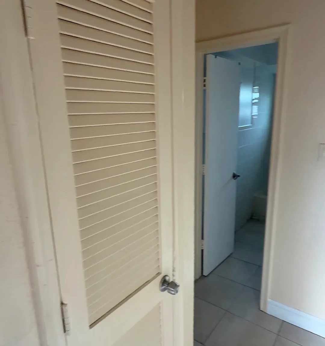 4 bed, $3,000 — Photo 1