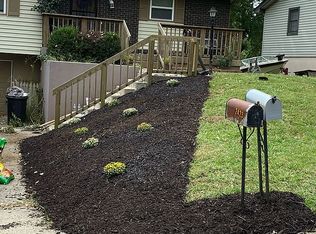 2422 Dewey St, Saint Joseph, MO 64505