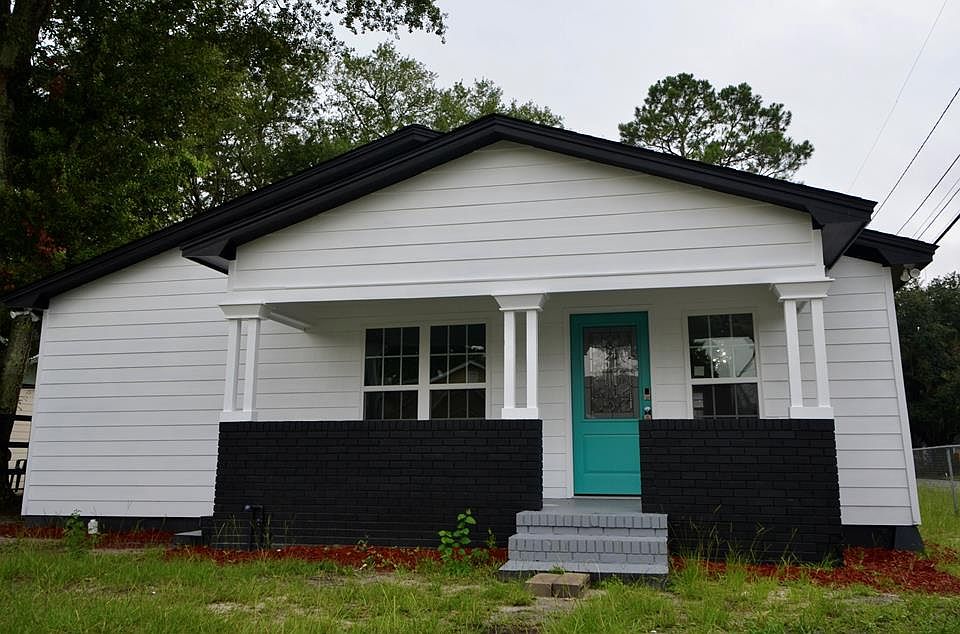 1st image of 701 Cummings St
