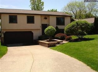 9529 Charney Cir, Olmsted Falls, OH 44138