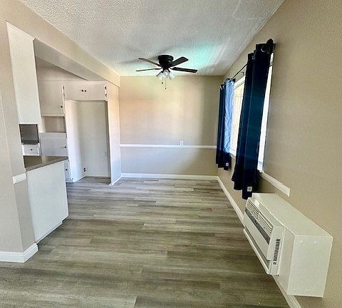 Roomy Living Room/Kitchen