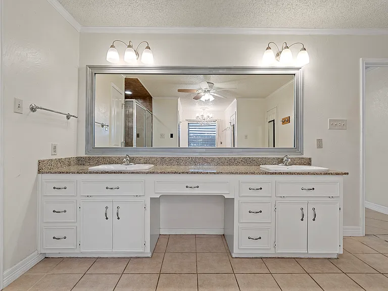 9622 Oak Springs Dr — Photo 28