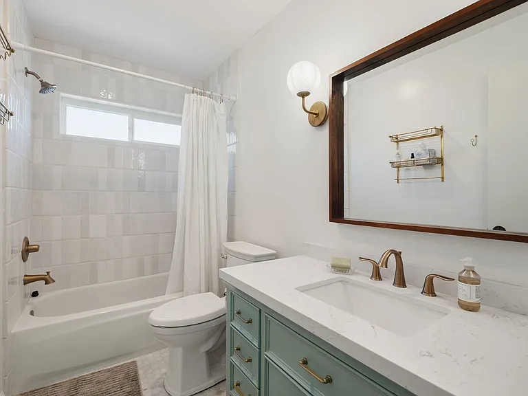 2112 Warfield Ave #9 — Photo 17