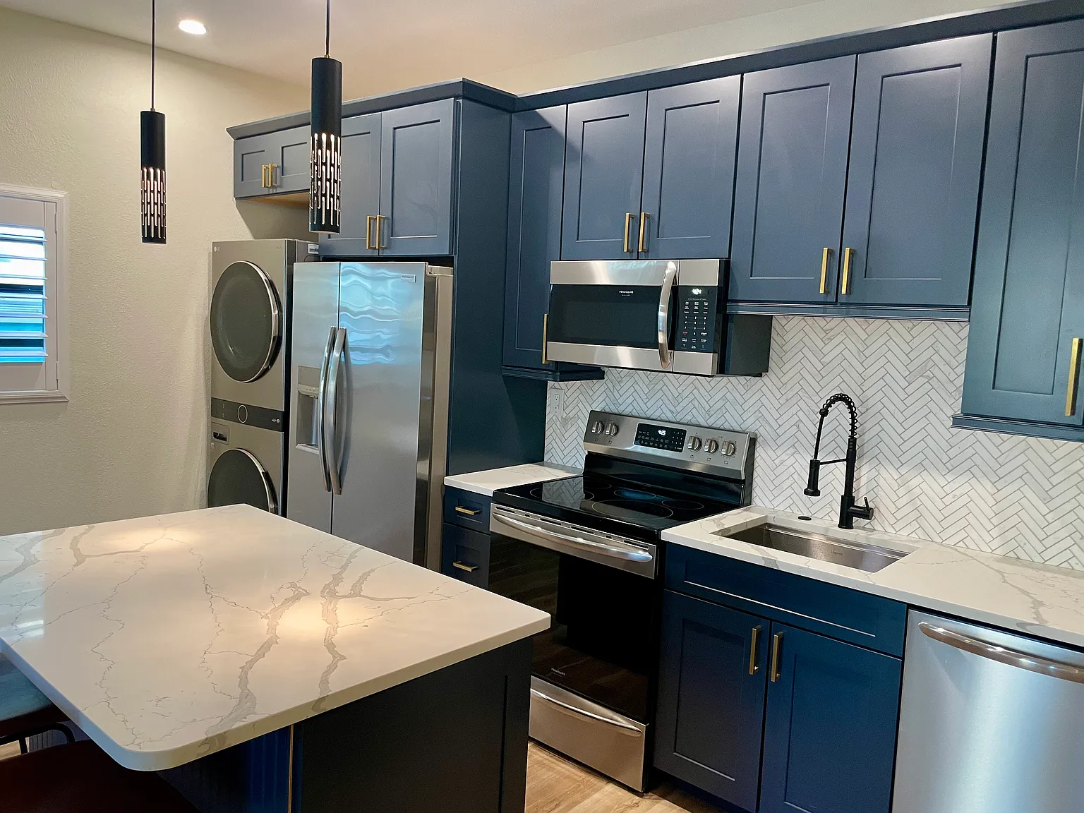 635 Broadway Way — Photo 3