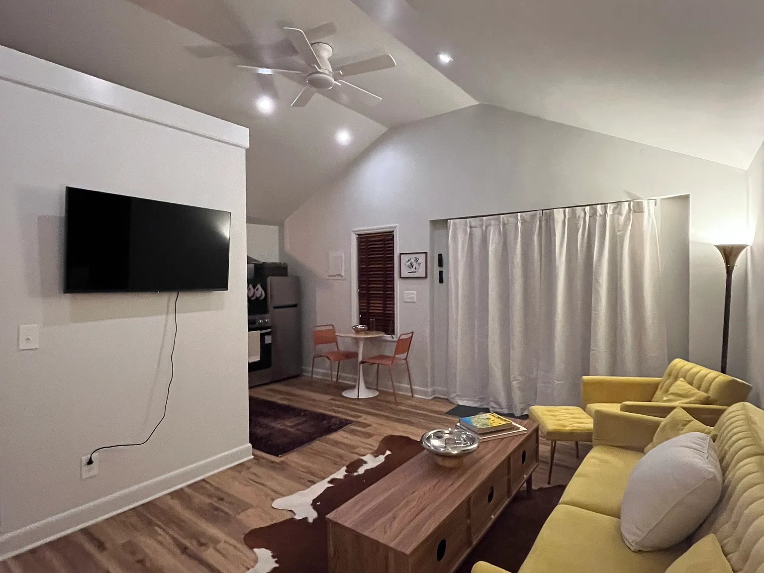 1 bed, 450 sqft, $1,600 — Photo 2