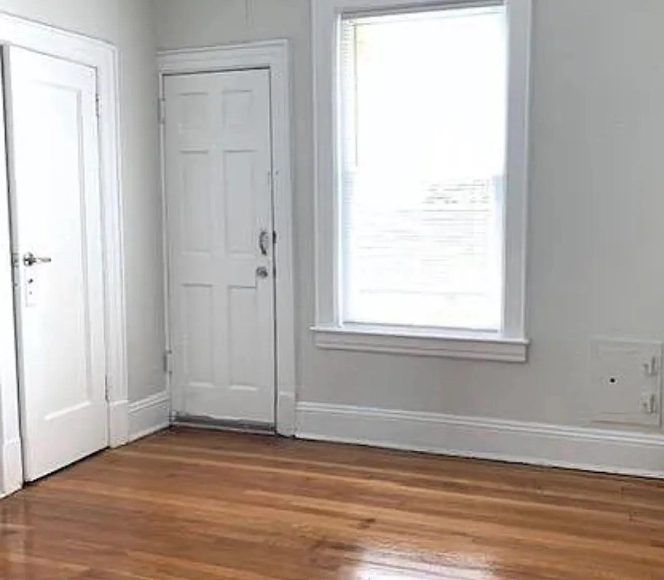 3 bed, $2,000 — Photo 2