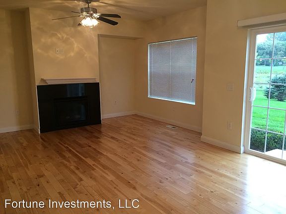 3rd image of 28 Canyon Ln