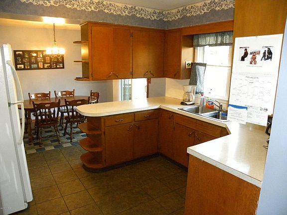 3rd image of 621 Marvin Ave