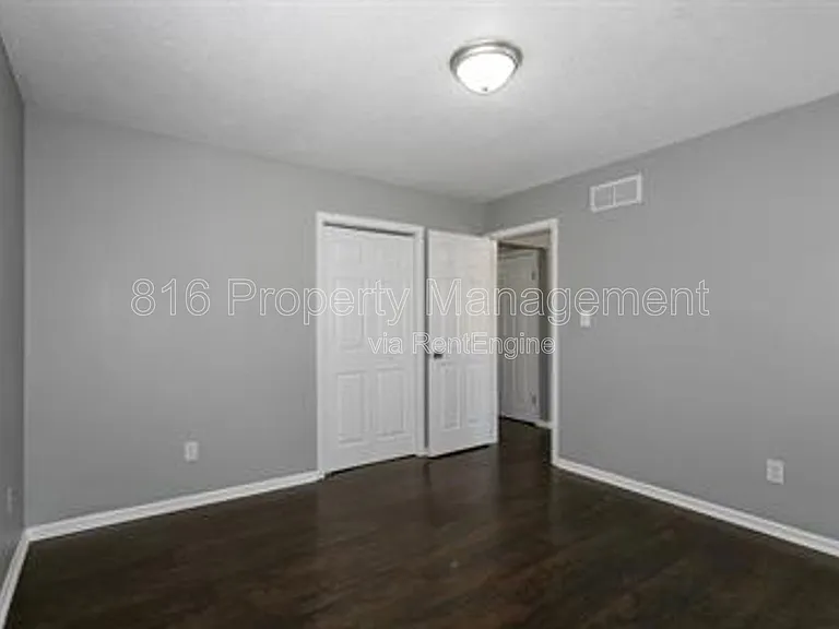 1229 W Hayward Ave #A — Photo 8