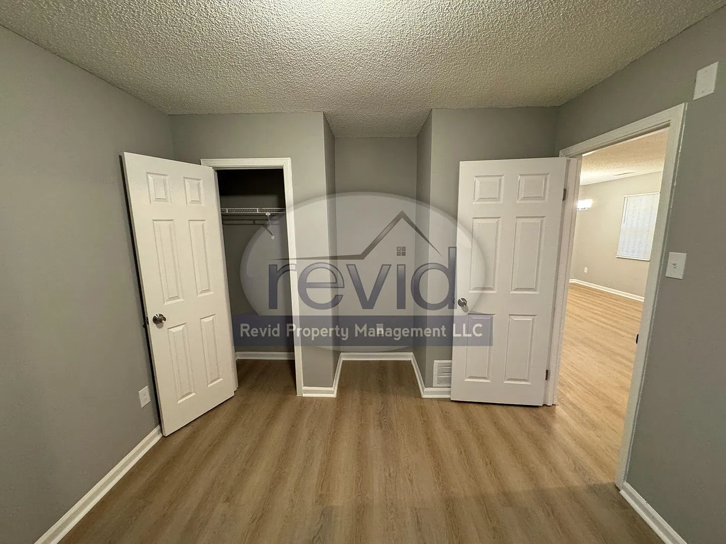 881 Alaska St — Photo 4