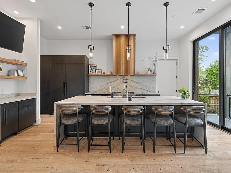 6143 Hurst St — Photo 11