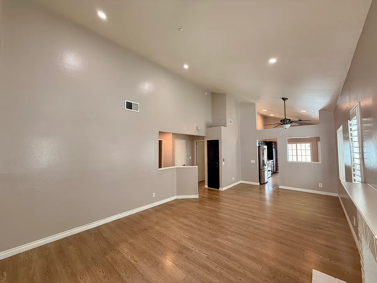 Building Photo - 16206 Valleyvale Dr
