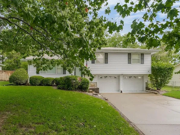 1916 Osage St, Leavenworth, KS 66048