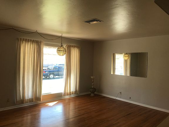 4th image of 913 Hassett Ave