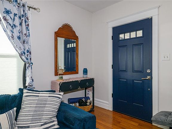 4th image of 2220 Donald St