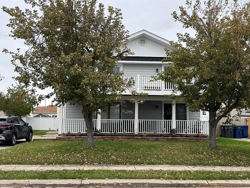 18 Lighthouse Dr