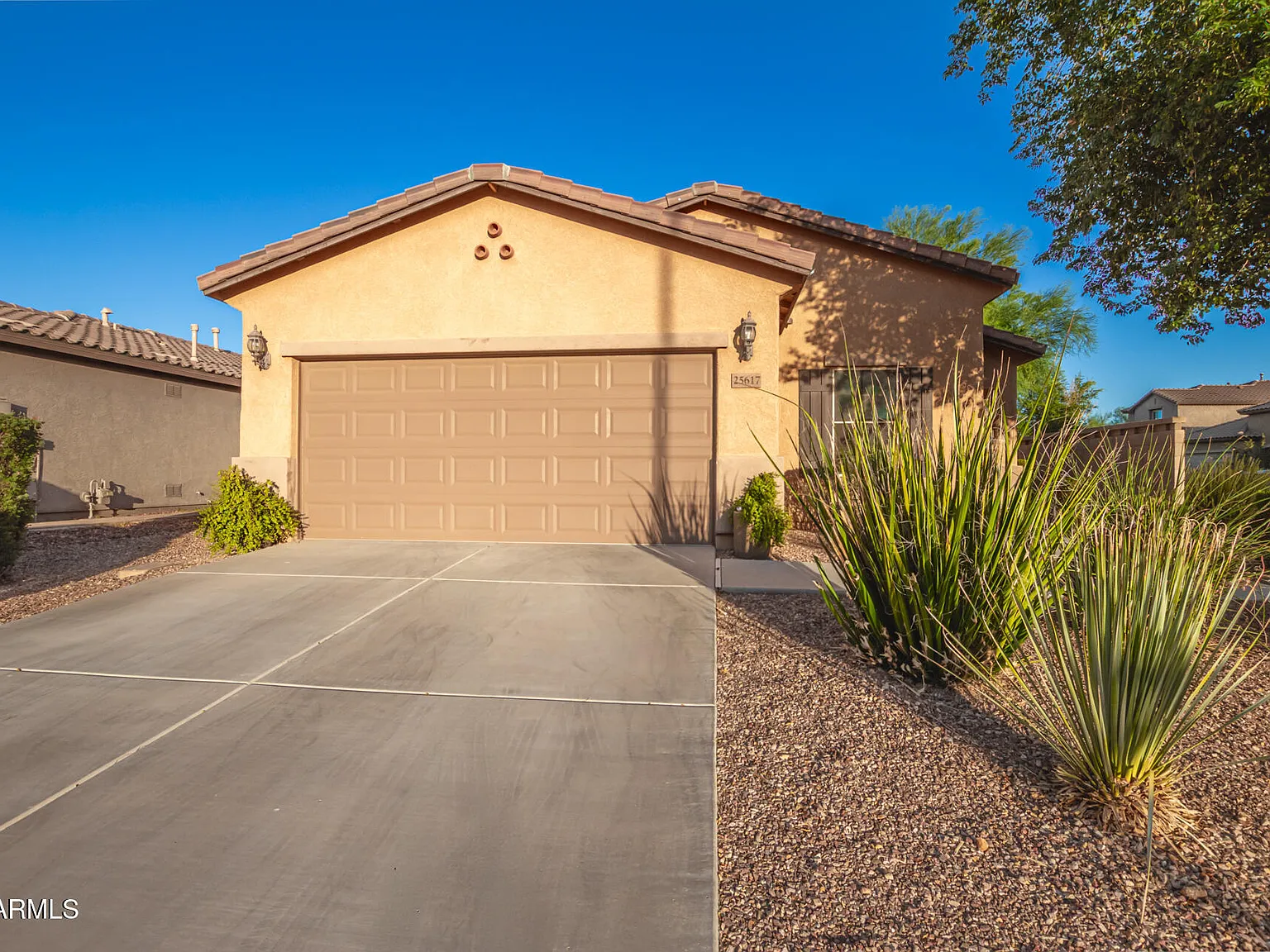3 bed, 2.0 bath, 1776 sqft, $2,300 — Photo 2
