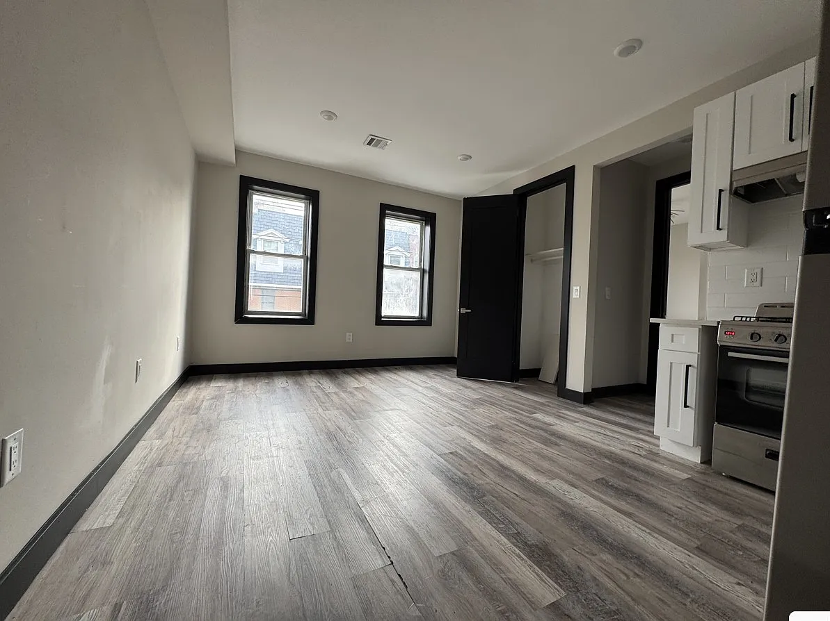 55 Lincoln St — Photo 2