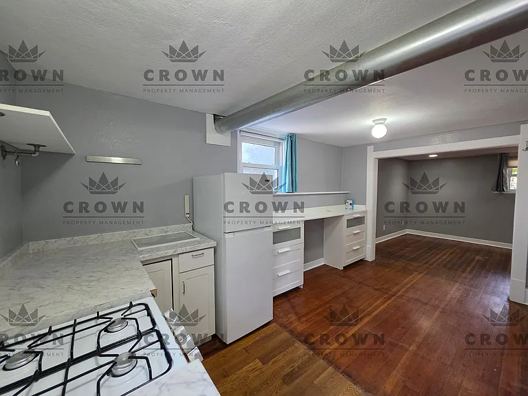 1000 W 29th St #B — Photo 5