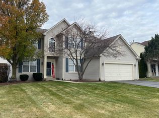 227 Thrush Cir, Lindenhurst, IL 60046