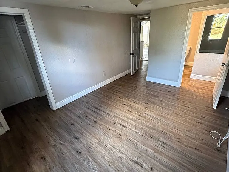 1035 N Davis Ave — Photo 7