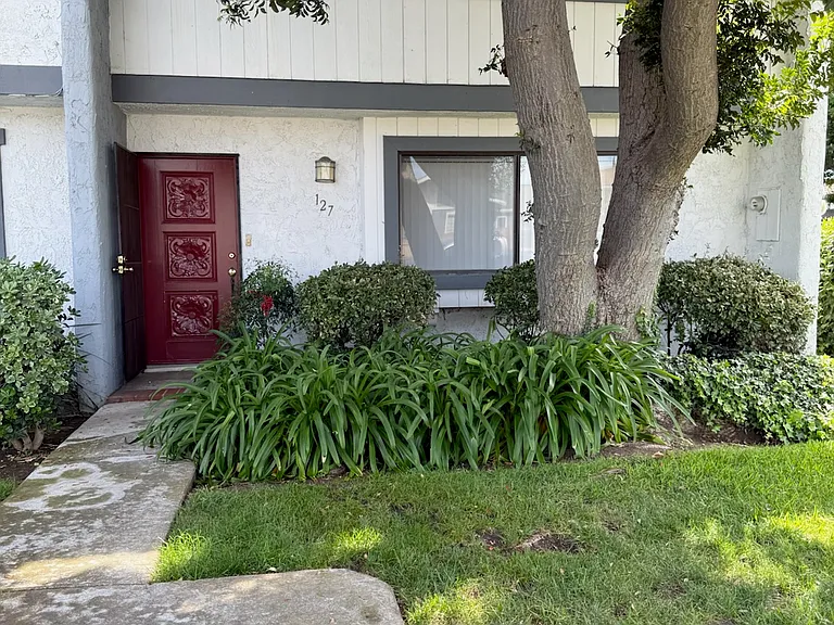 1910 W Palmyra Ave #127 — Photo 1