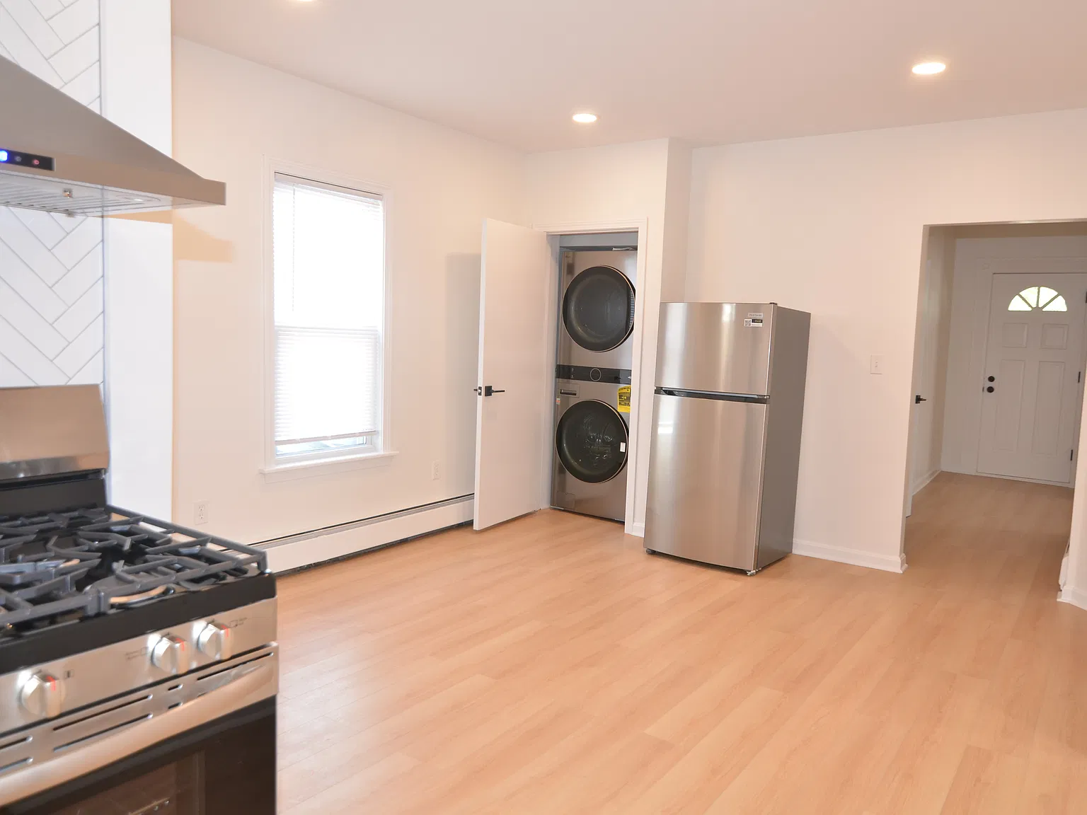 1 bed, 1000 sqft, $2,200 — Photo 2