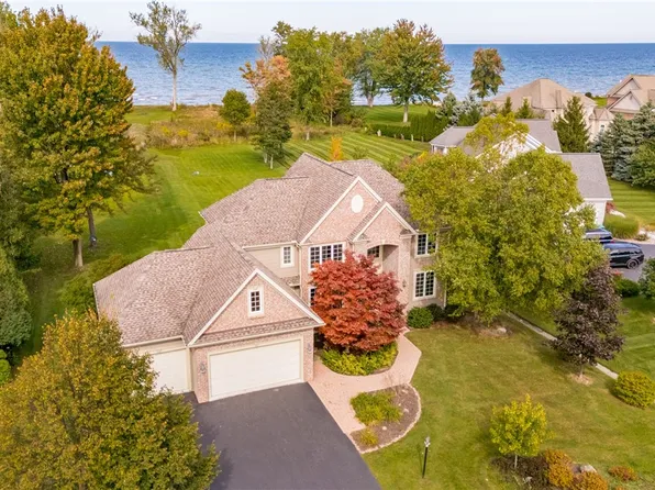 20 N Shore Dr, Hilton, NY 14468