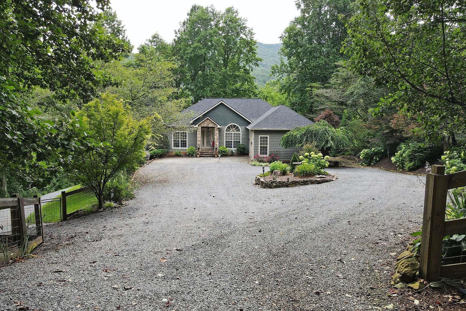 4819 Itsey Trl, Hiawassee, GA 30546 | Zillow