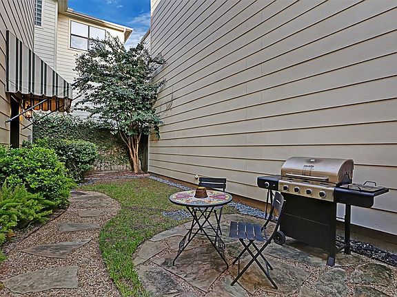 3rd image of 1001 W 21st St Unit 7