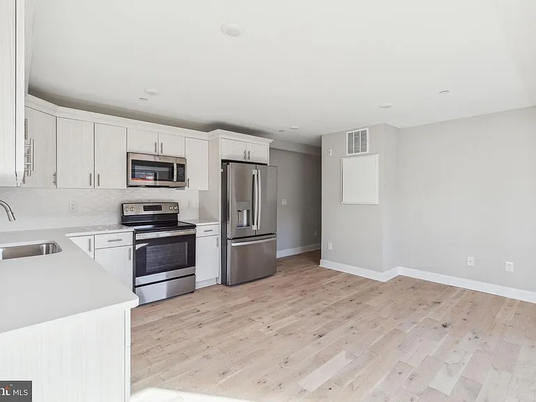 1164 S 18th St — Photo 12