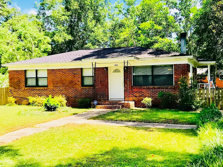 109 Bluebird Dr — Photo 1
