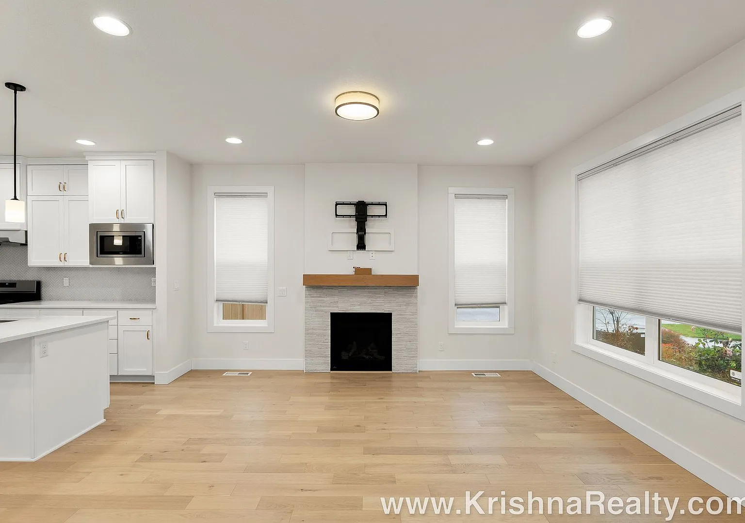 Spacious 4 BD 3 BA Home on a Corner Lot in South Hillsboro's Reeds Crossing Community — Photo 4