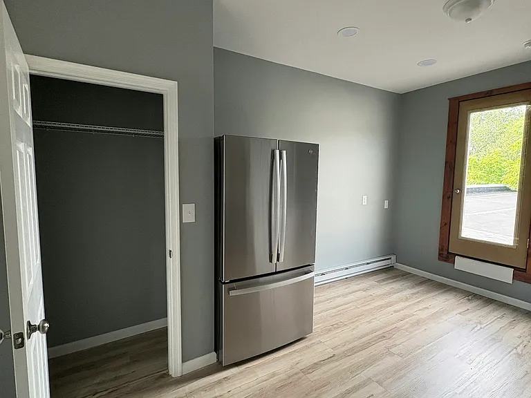 615 George St — Photo 44