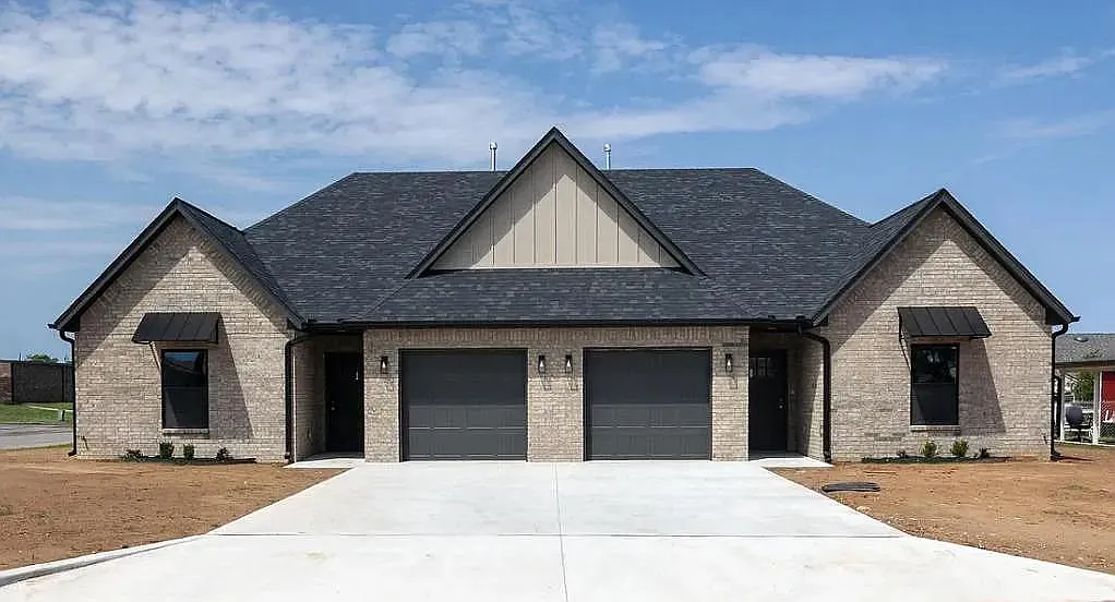 4 Emerald Ct — Photo 1