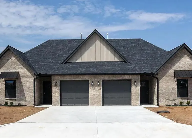 4 Emerald Ct — Photo 1