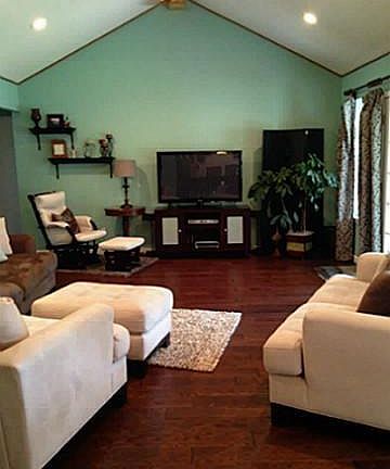 3rd image of 217 Meadowbrook Ln