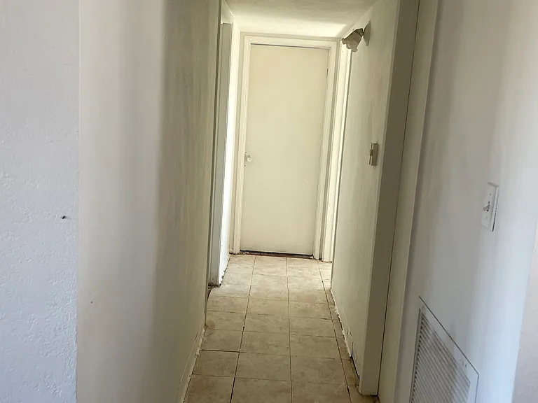 21281 Park Ave — Photo 4
