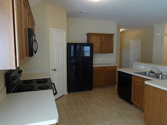 5th image of 4009 Black Butte Dr