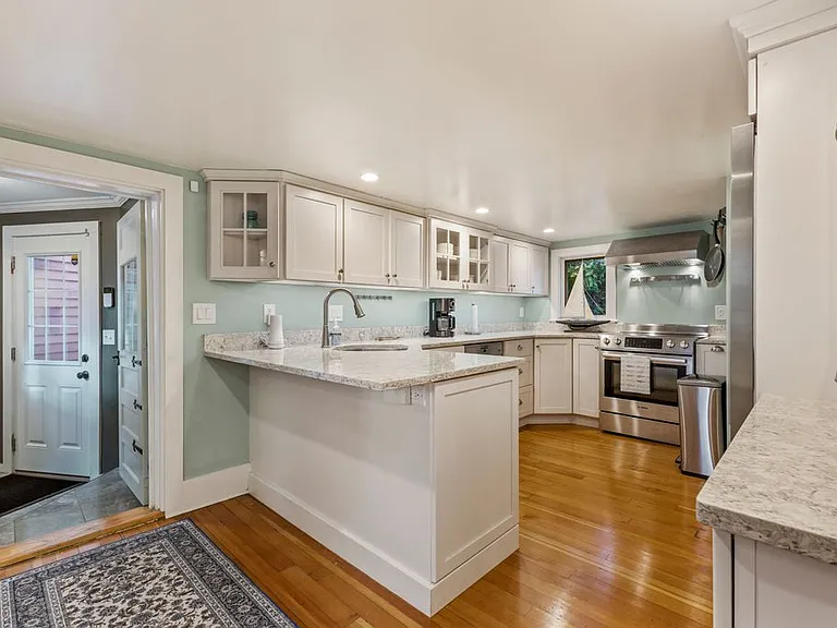 12 Elm St — Photo 15