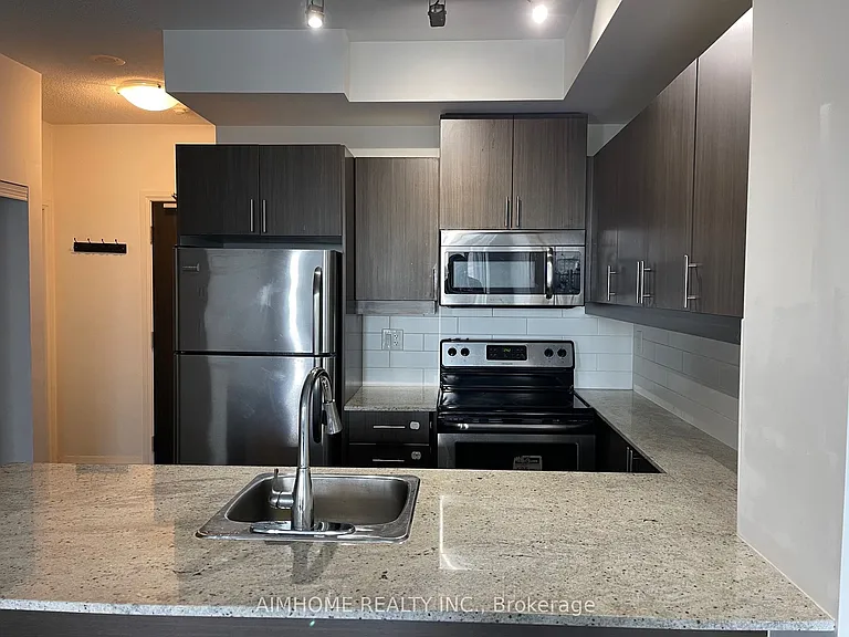 17 Kenaston Gdns #804 — Photo 2