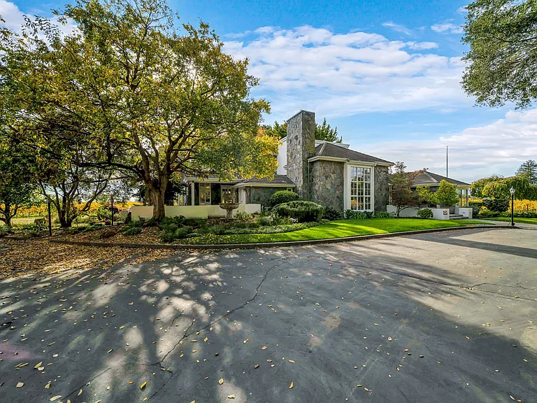 1041 Las Amigas Rd — Photo 33