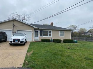 682 Estes St, Gurnee, IL 60031