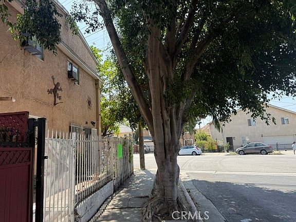 3rd image of 300 E 42nd Pl