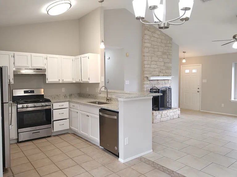 1813 Laurel Path — Photo 14
