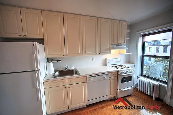 Rented by Metropolitan Realty | media 10