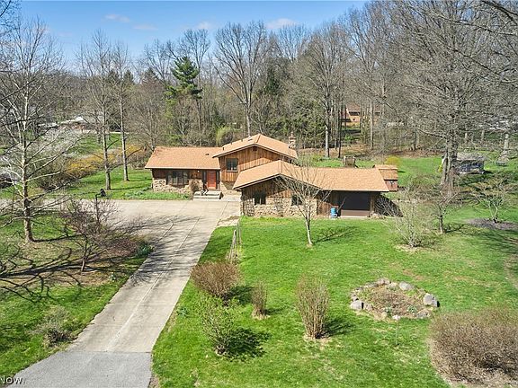 3rd image of 3574 Antoinette Dr