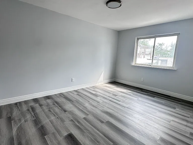 16 Bowling Green Pl #1 — Photo 4